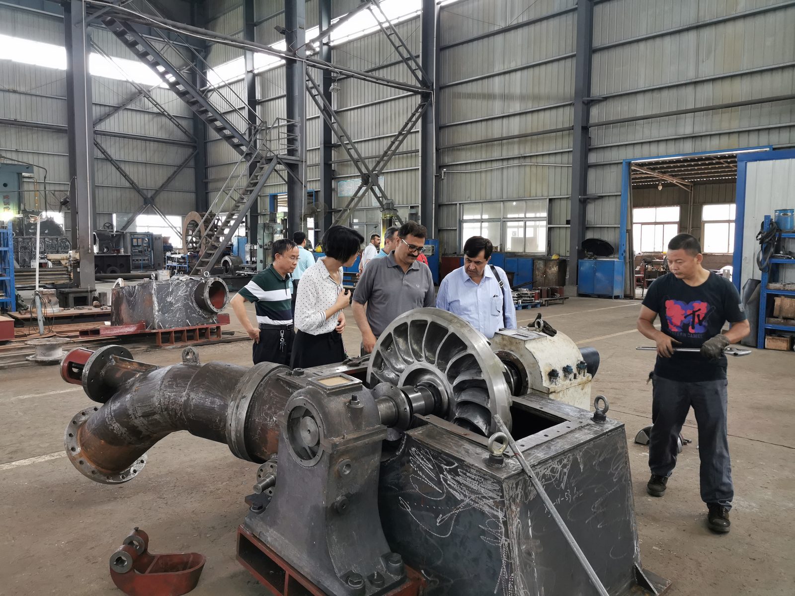 Pelton turbine assembly